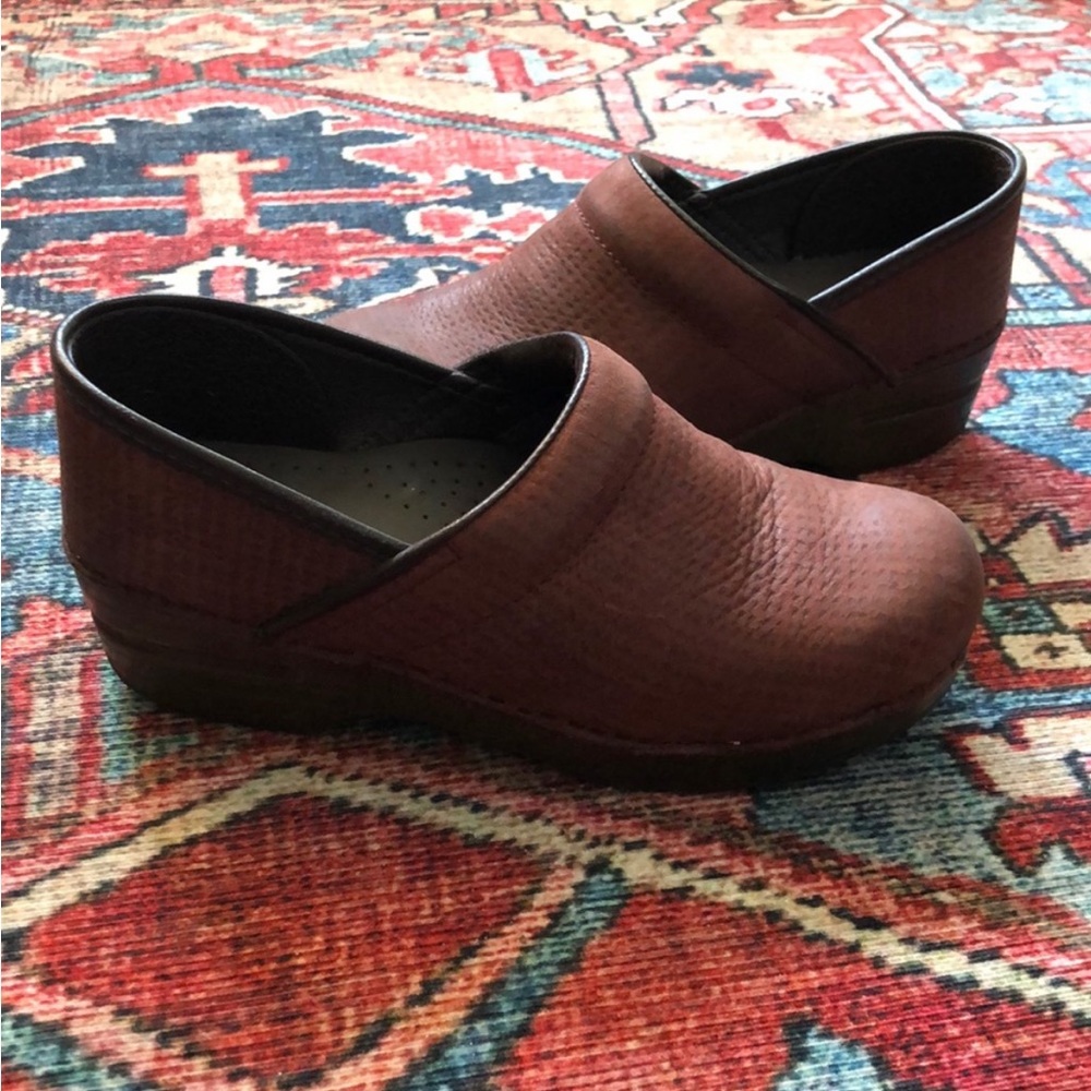 DANSKO Professional Clogs Size 38. EUC! Light Maroon Suede